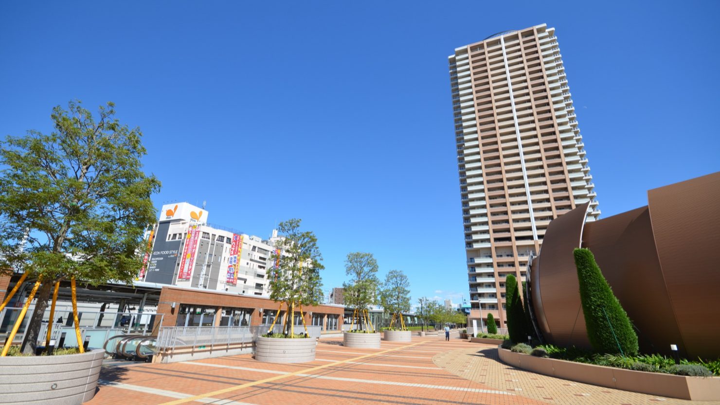 市川駅とアイ・リンクタウン
