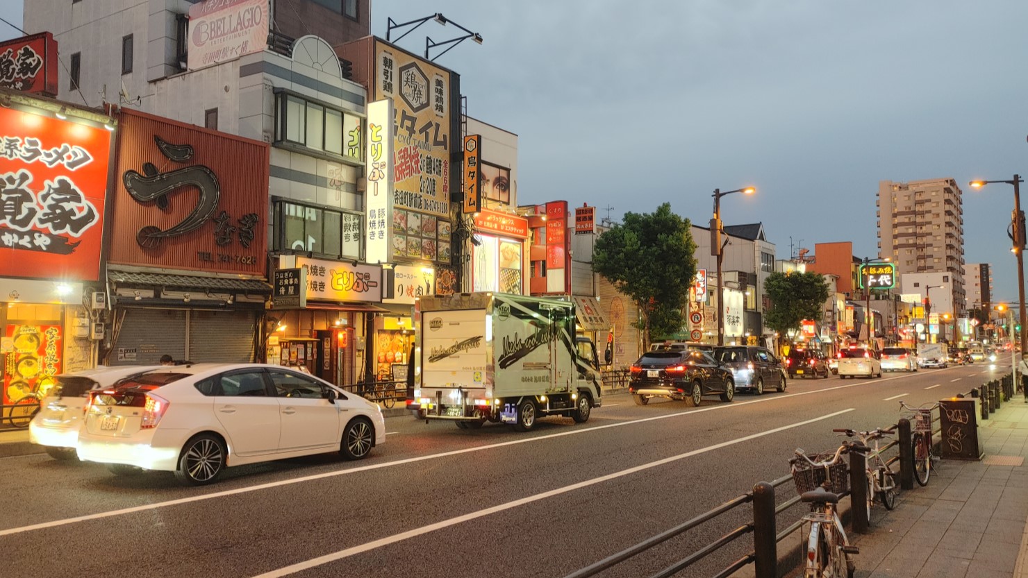 寺田町駅北口の飲食店