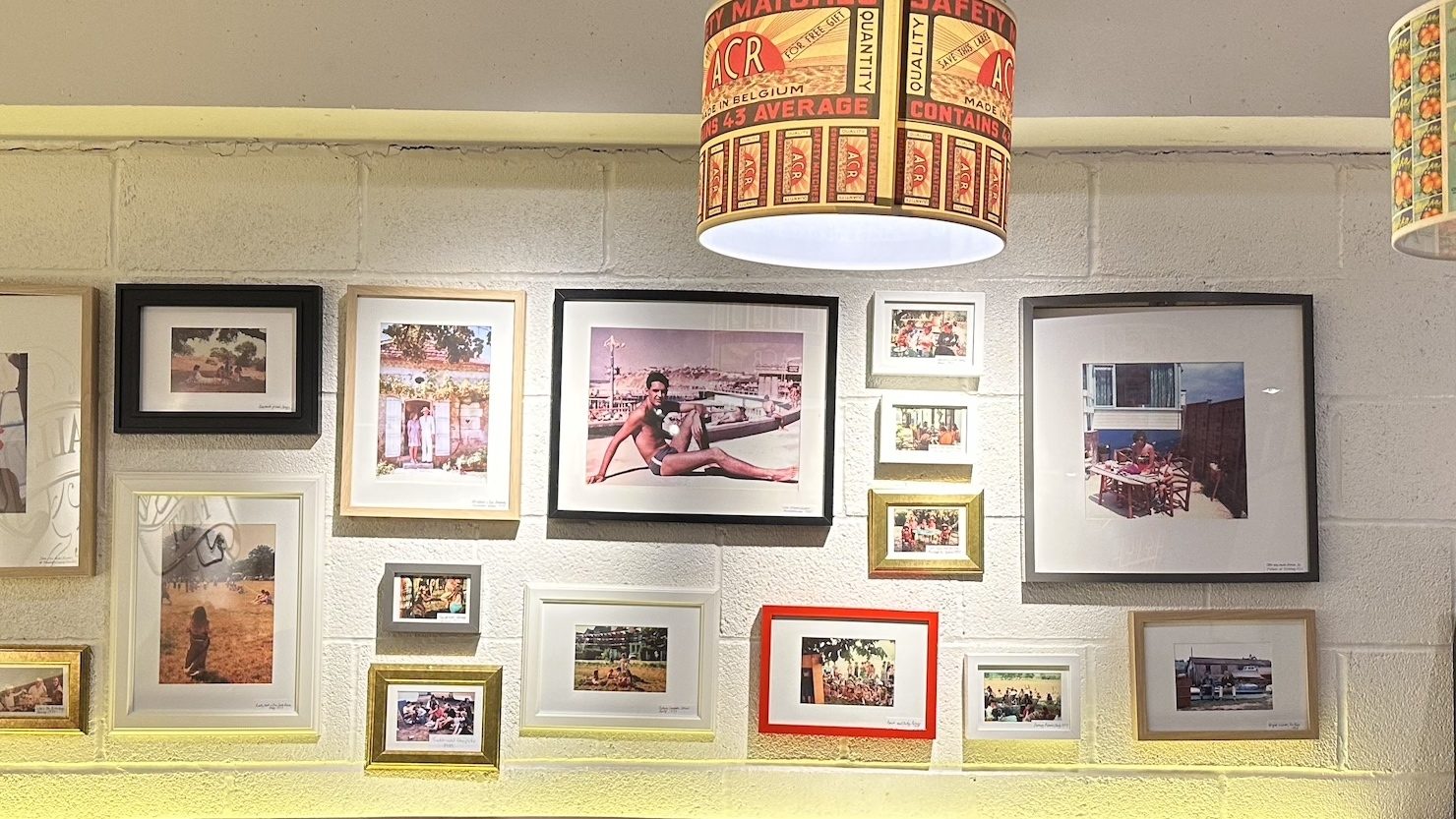 プチプラなお店で手に入る安い額縁も、使い方によっては強力なアイテムに　　© でこりん