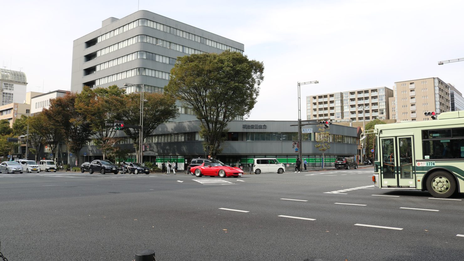 烏丸御池駅の真上にある交差点