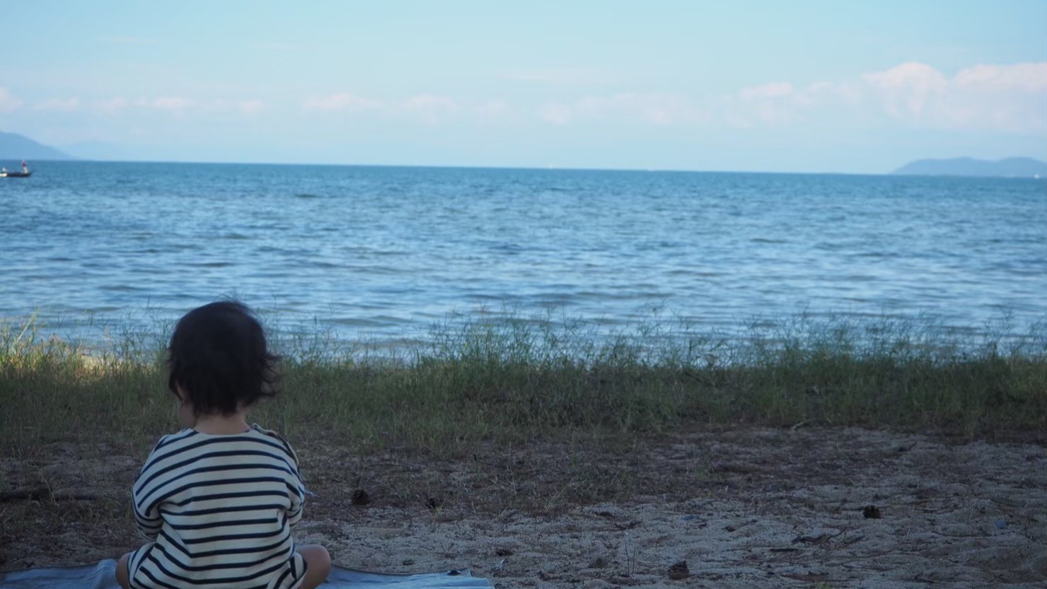 わが子と琵琶湖畔