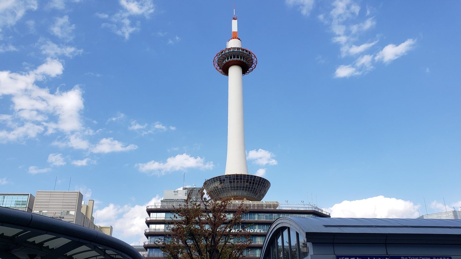 京都駅近くの京都タワー