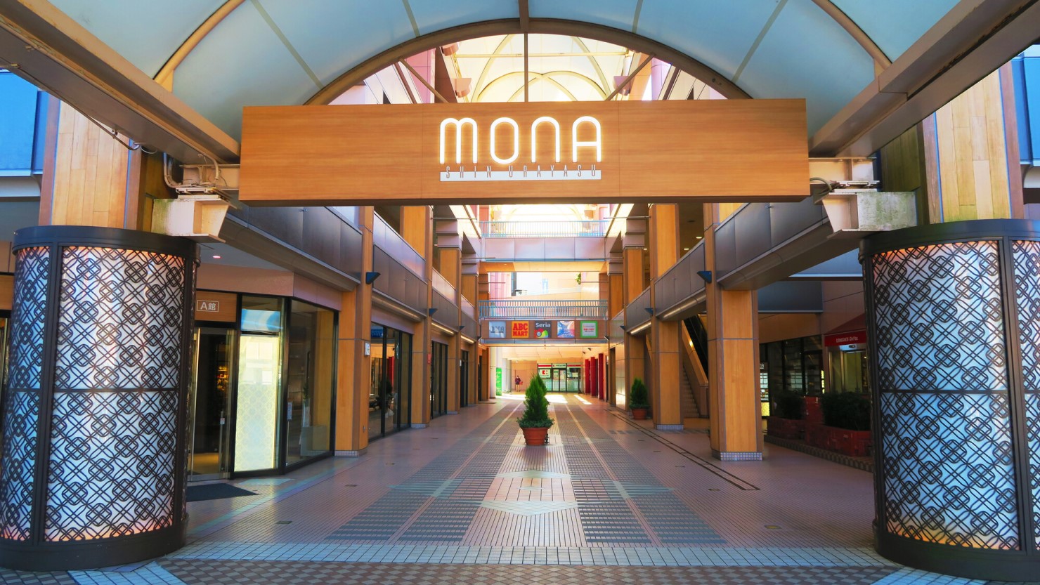 ショッピングセンター「MONA新浦安」