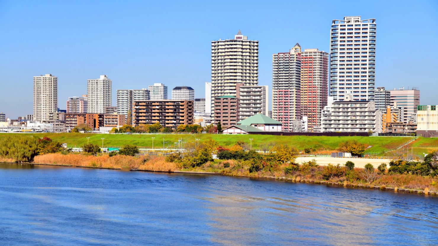 新荒川大橋から見た川口市の風景