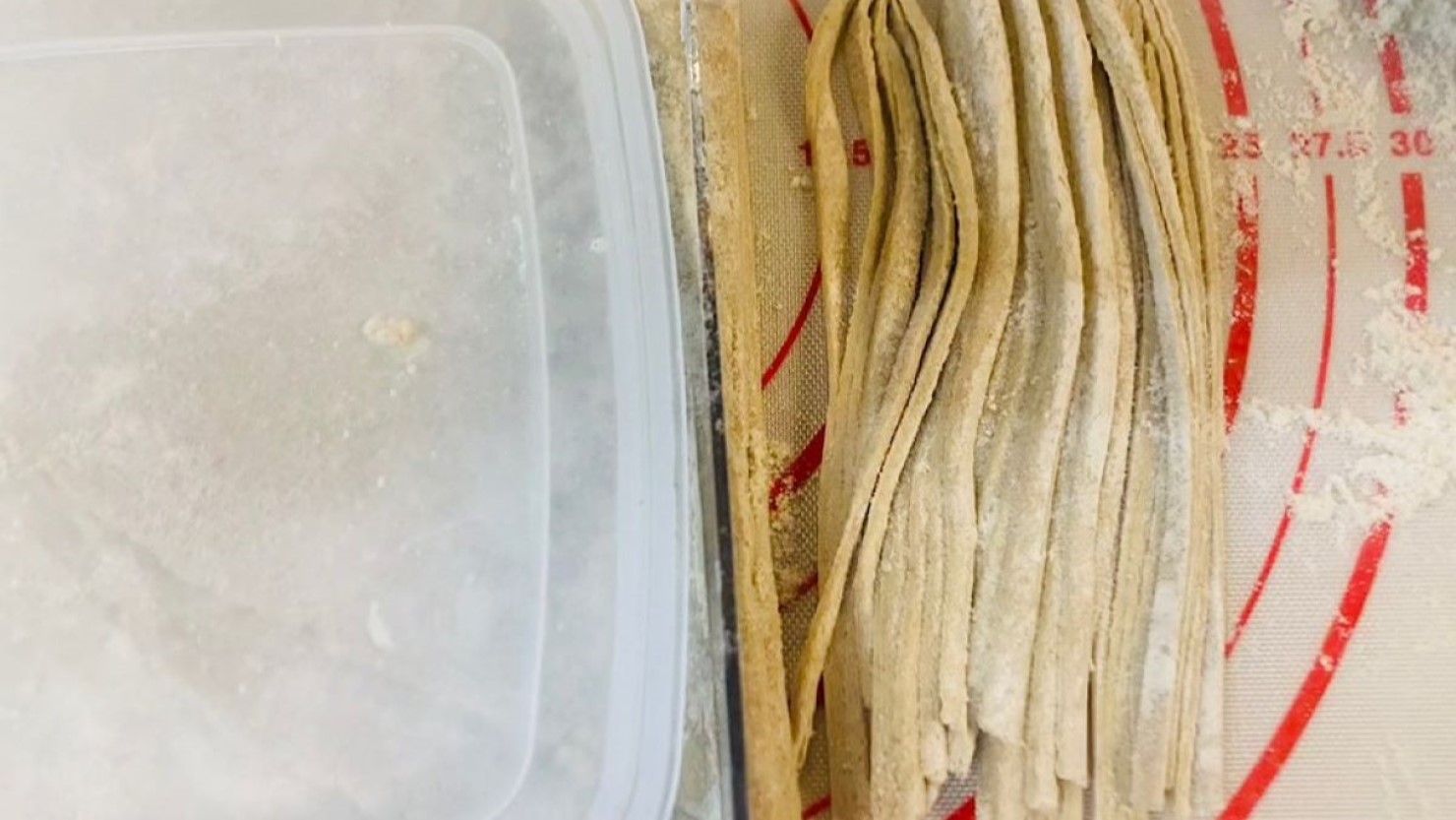 蕎麦切りの様子