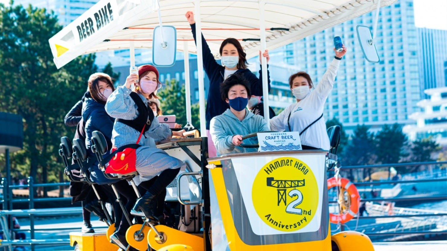 醸造所を巡るビアバイク。ビールを味わいながら横浜観光も楽しめる（齋藤氏提供） 