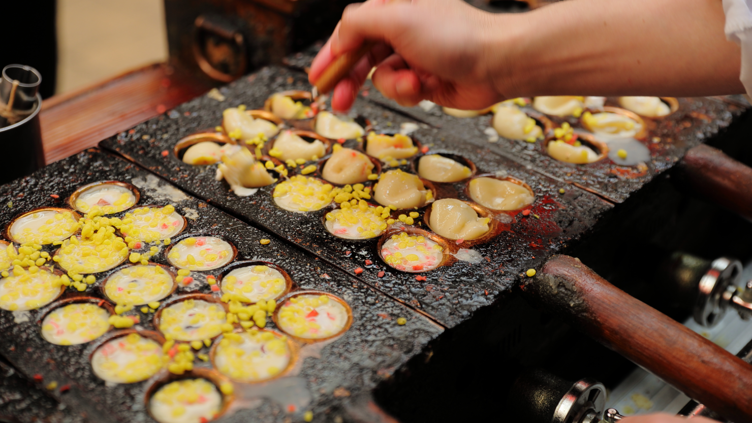 紅生姜は地元の漬物屋さんが作った、国産紅生姜。透き通るような上品な色合いでおいしい