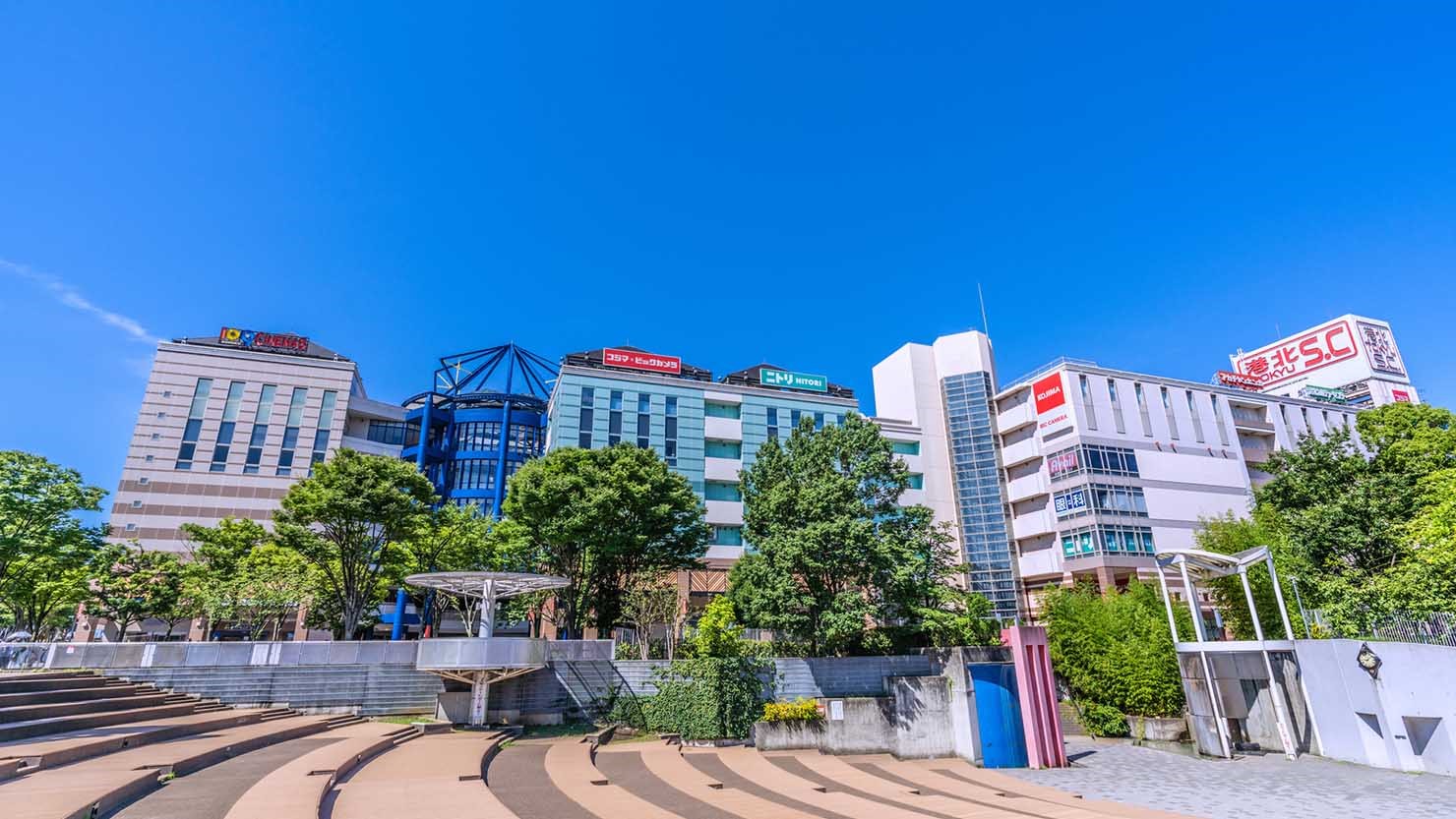 センター南駅前のショッピング・モール　