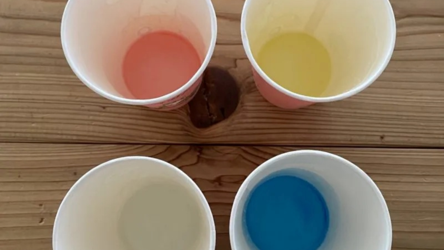 溶かしたカラーチップとグリセリンソープ