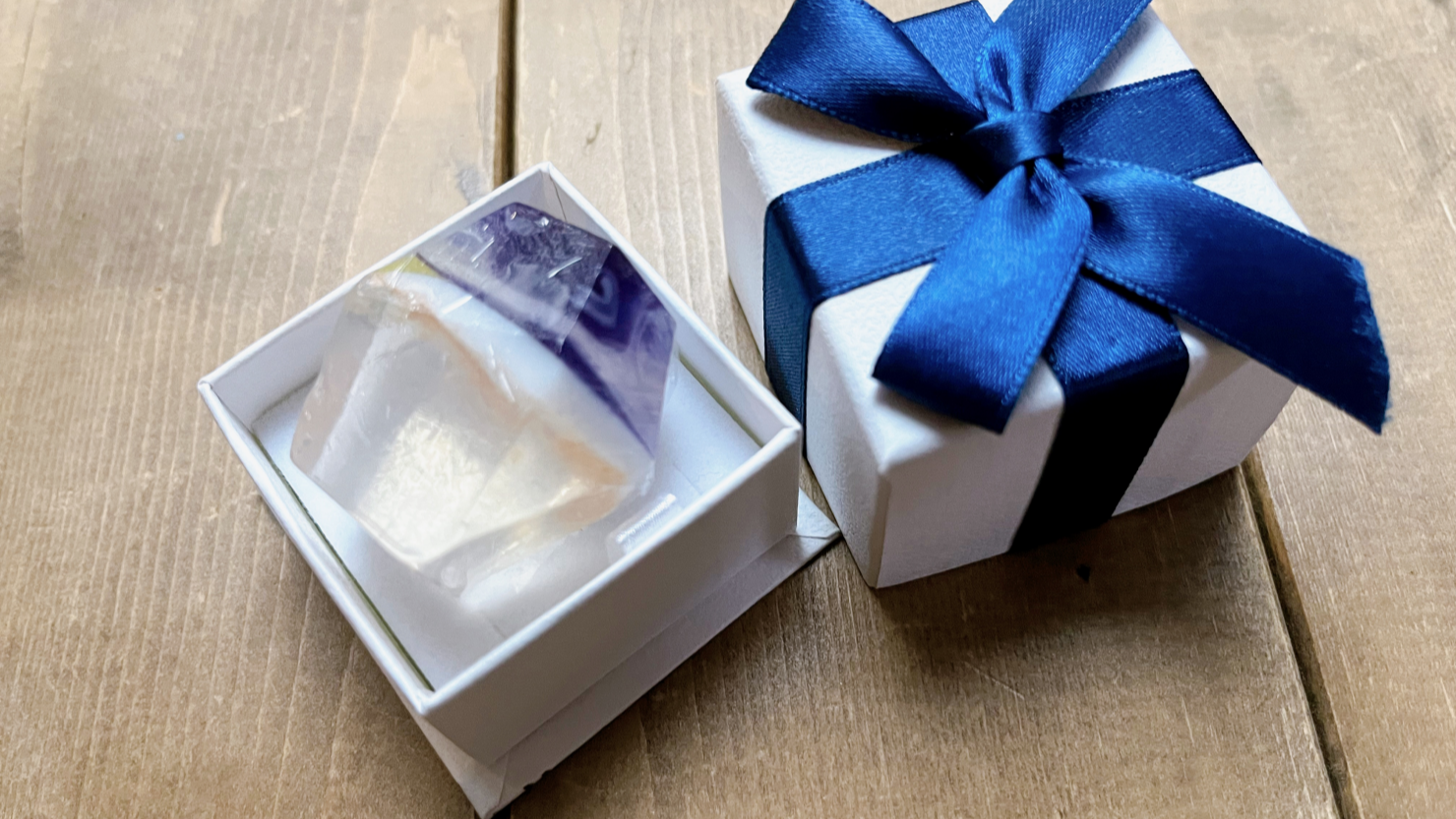 ジュエリーボックスに入れた宝石石鹸