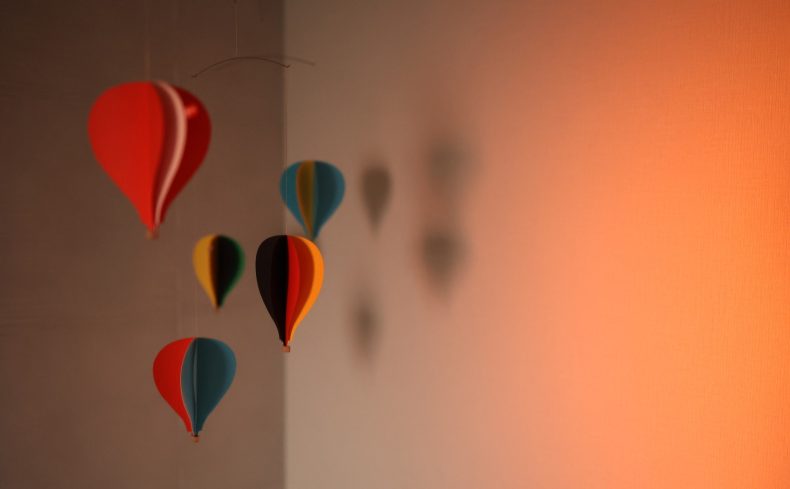 大人も子どもも楽しめる”モビール”の作り方。心地よい空間作りのすすめ