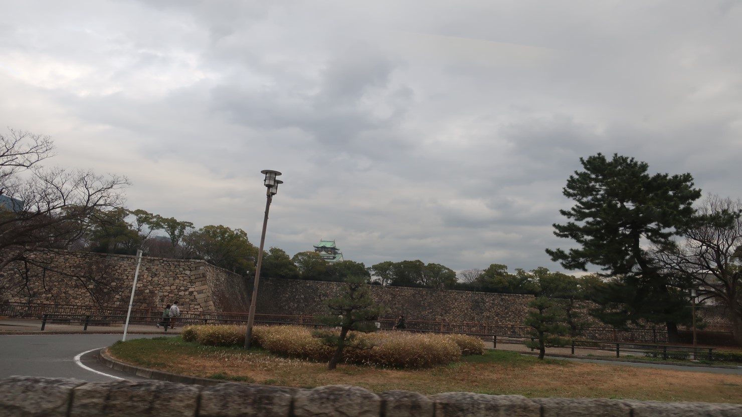 バスの中から見える大阪城天守閣