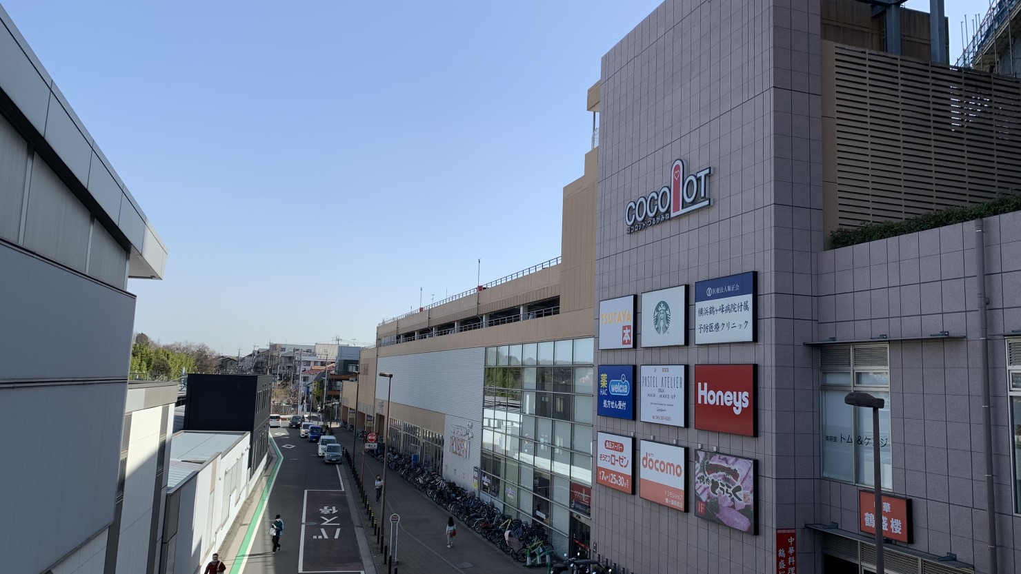 鶴ケ峰駅前のショッピングモール