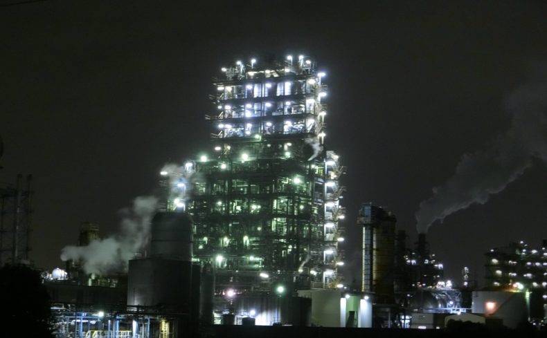 キラキラ輝く”工場夜景”！幻想的な光景の虜になった体験談