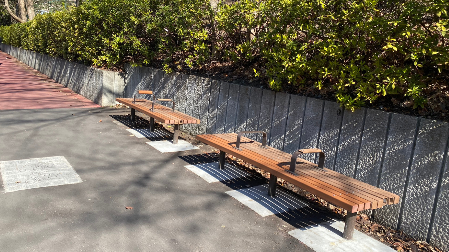 目黒川沿いにあるベンチ