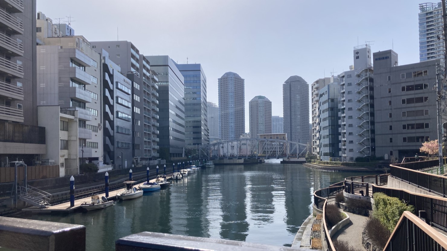  亀島川にかかる高橋から見た景色