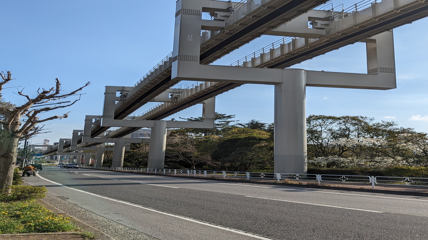 千葉公園近くのモノレール