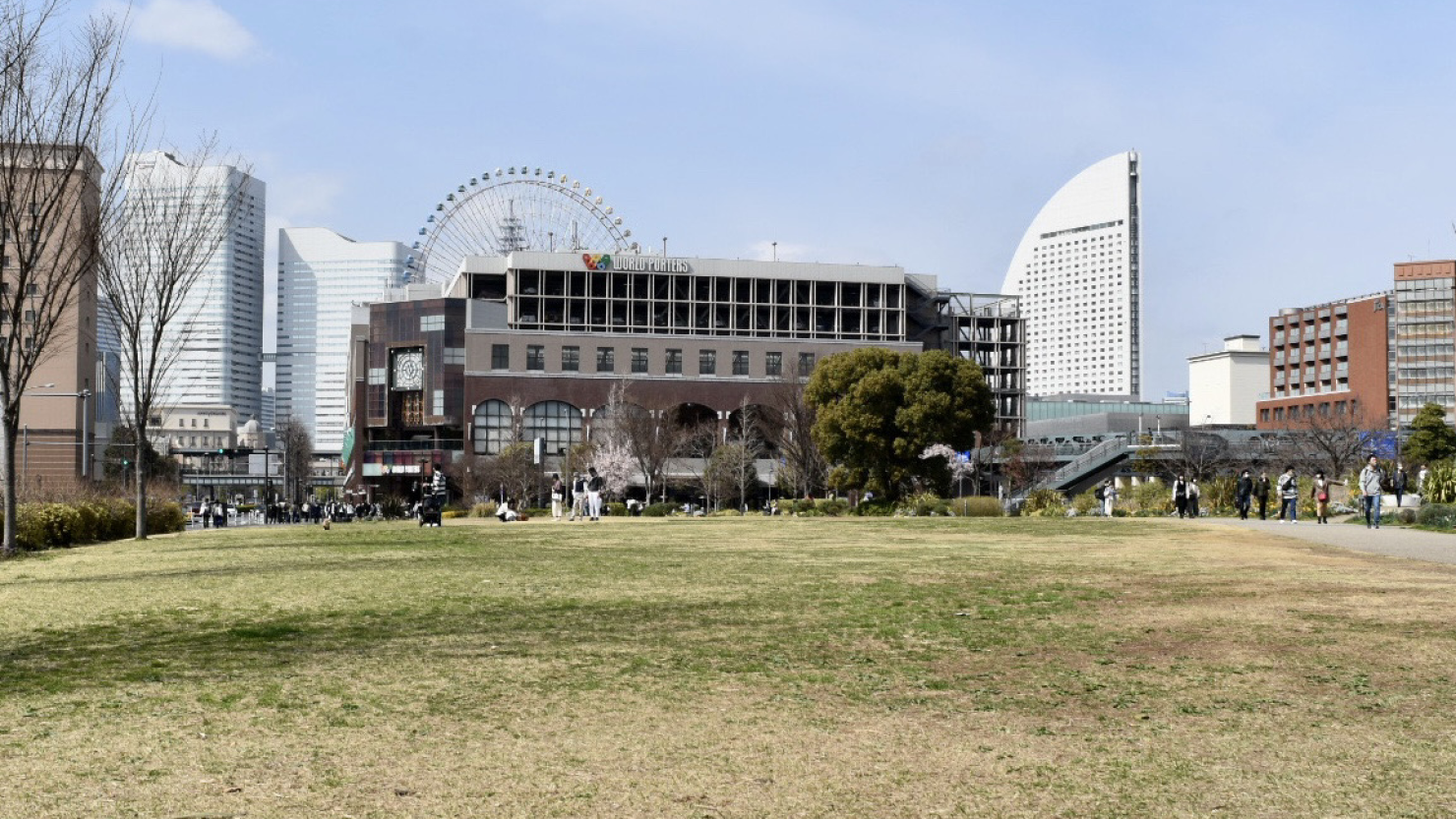 新港中央広場の様子