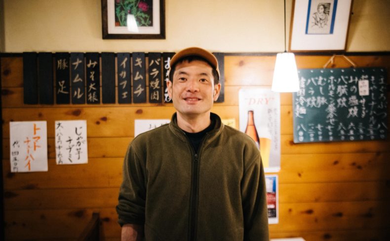 文化人が愛した谷町六丁目の韓国料理店「たまり場すかんぽ」。店主に聞いた、谷六の魅力