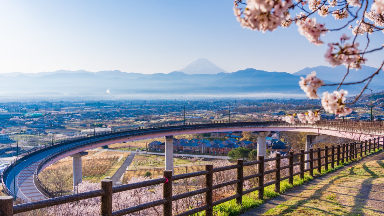 桃花橋公園ループ橋から見える富士山