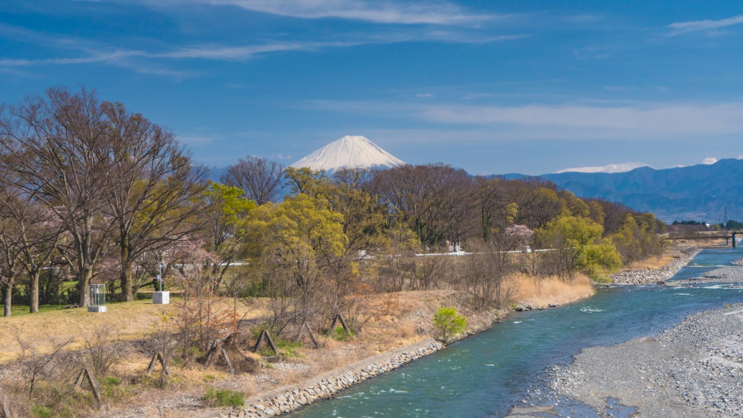 自然を楽しみながらも利便性が高い南アルプス市東部