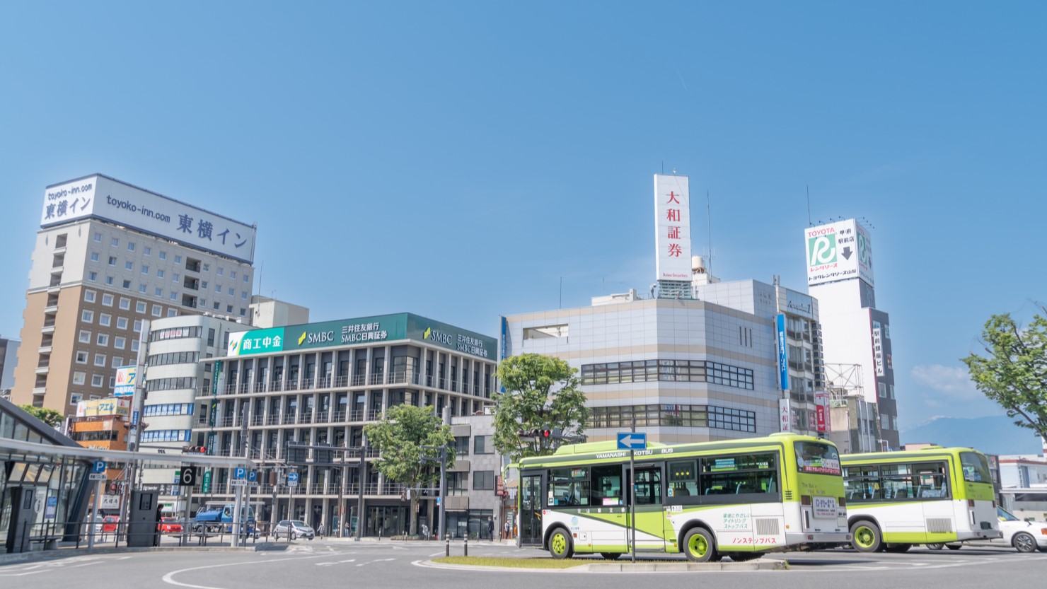 開放的な甲府駅南口