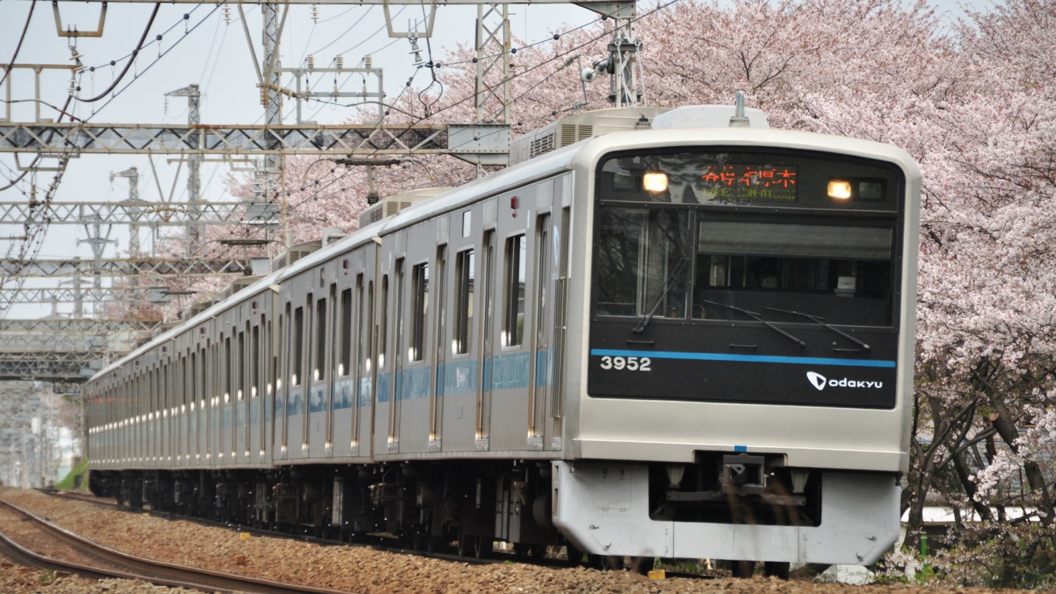 小田急小田原線、相武台前・座間駅間を走る普通列車3000形