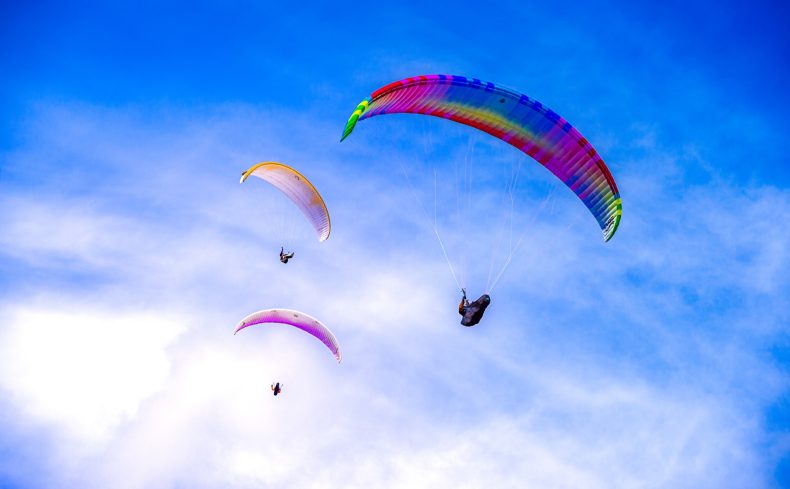 “パラグライダー”を趣味にしてみよう！魅力・費用・始め方を経験者が紹介します