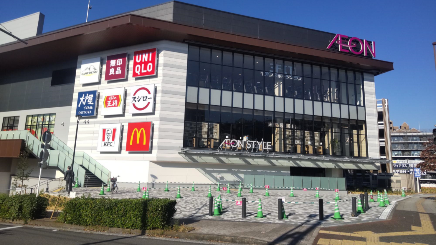 3階立てガラス張りの店舗で開放感もたっぷり（※横浜市提供画像）