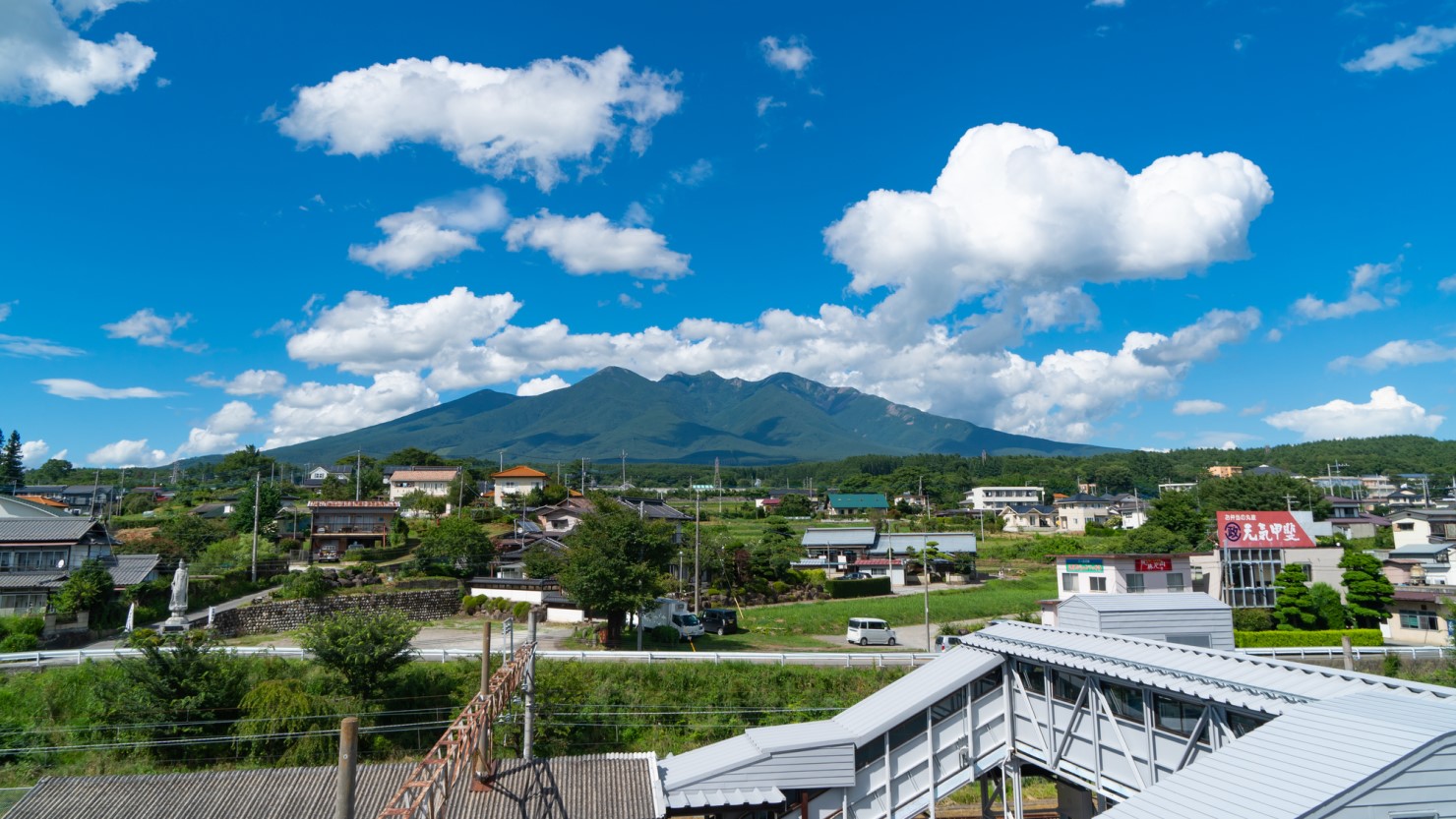 小淵沢駅ならJR中央線特急列車「あずさ」が止まる