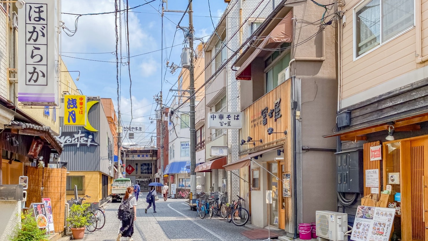 奉還町商店街と交差する清心小路