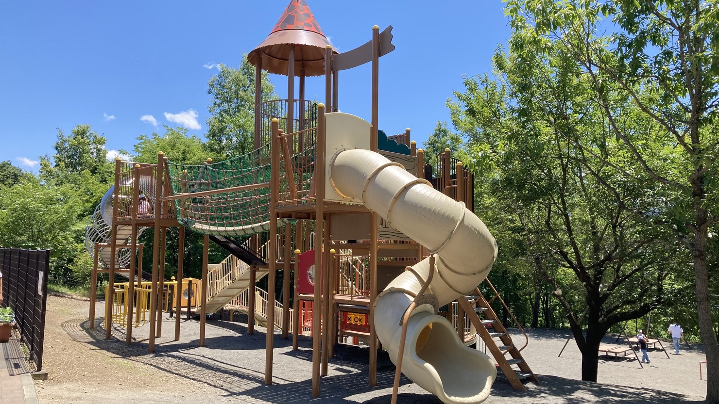 桂川ウェルネスパークは子どもが楽しめる遊具も