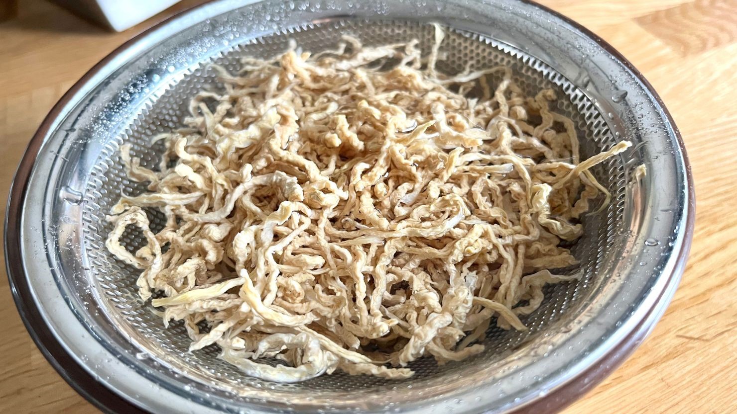 水戻し中の切り干し大根