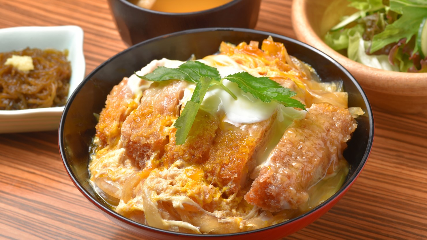 「カツ丼」と「煮カツ丼」の違いは？