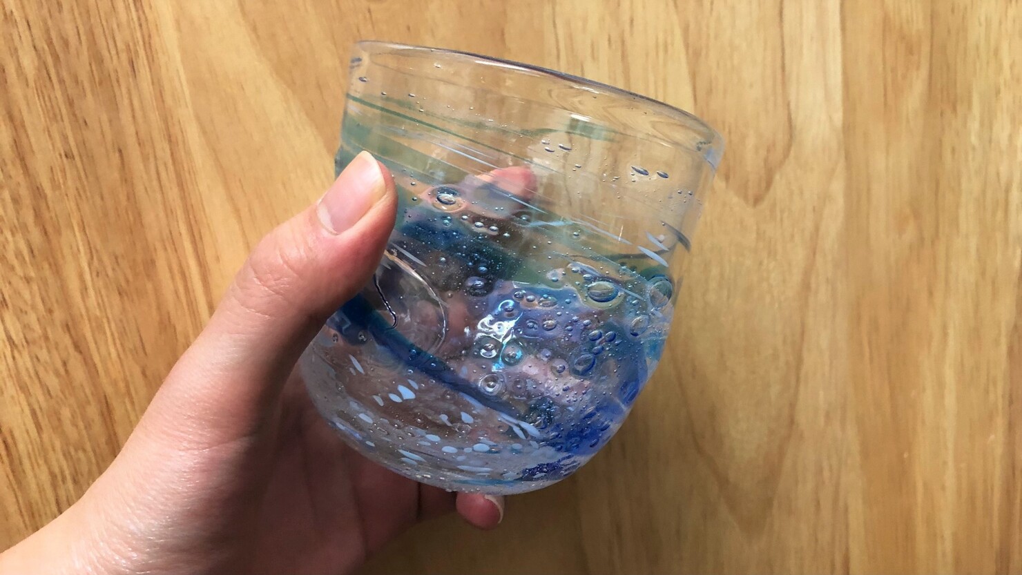 完成したガラス食器　© 大和久菜乃