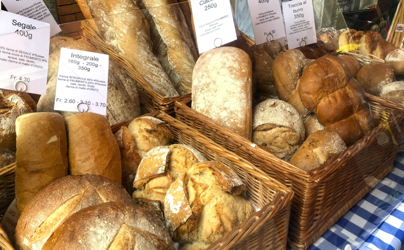 スイスの日常を彩るパン文化　人気の編み込みパン「ツォプフ」も手作り