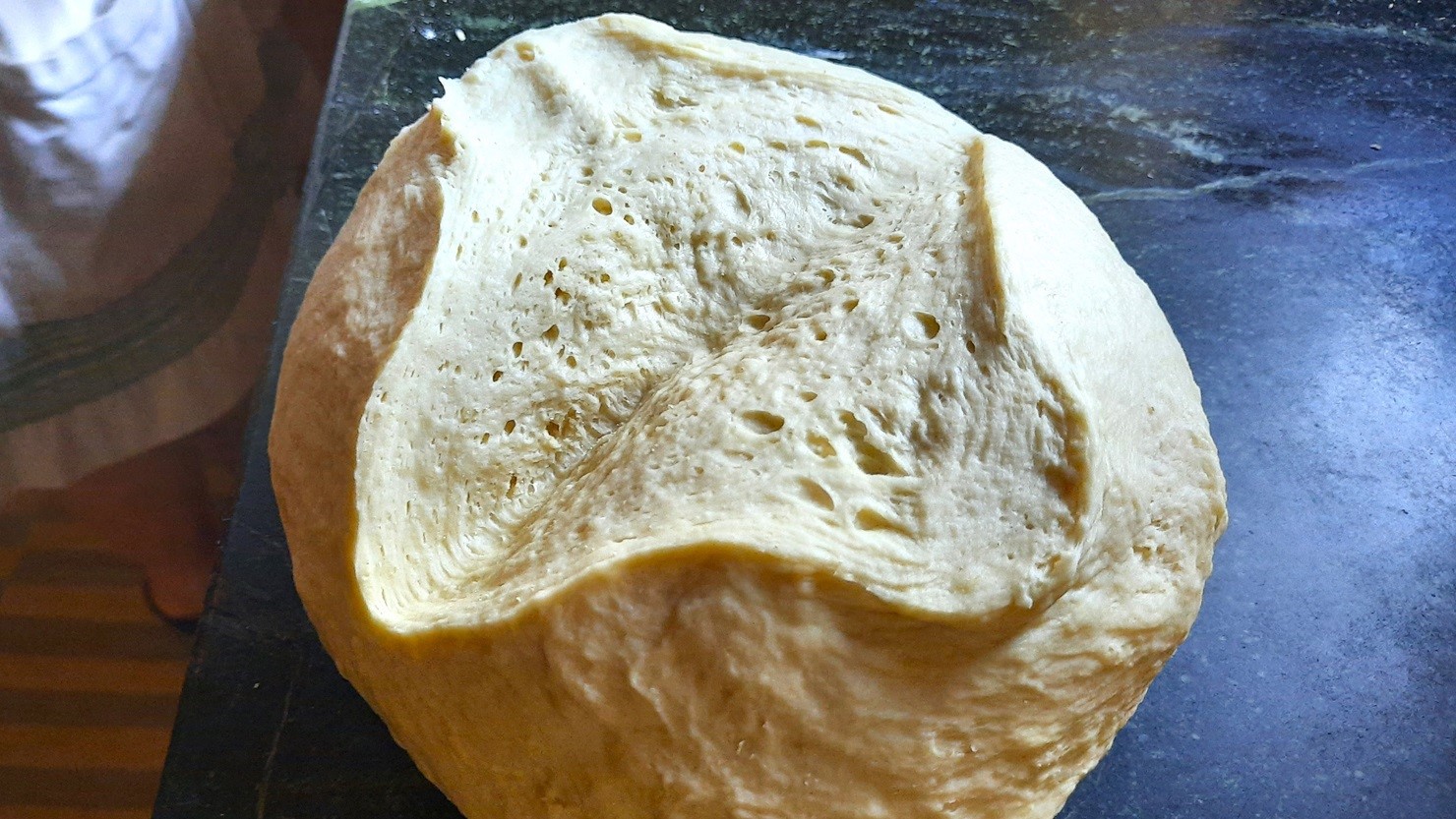 中の気泡を確認　© Satomi Iwasawa