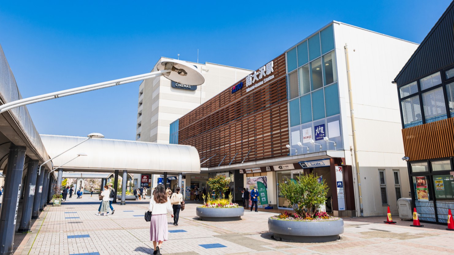 緑に囲まれた開放感あふれる南大沢駅