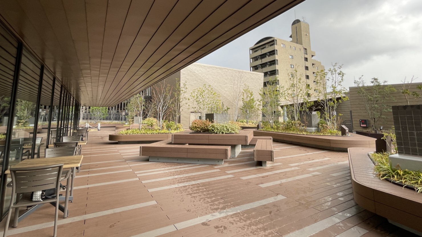 商業施設「プラリバ」屋上にあるルーフガーデンは、無料で利用できる憩いの場