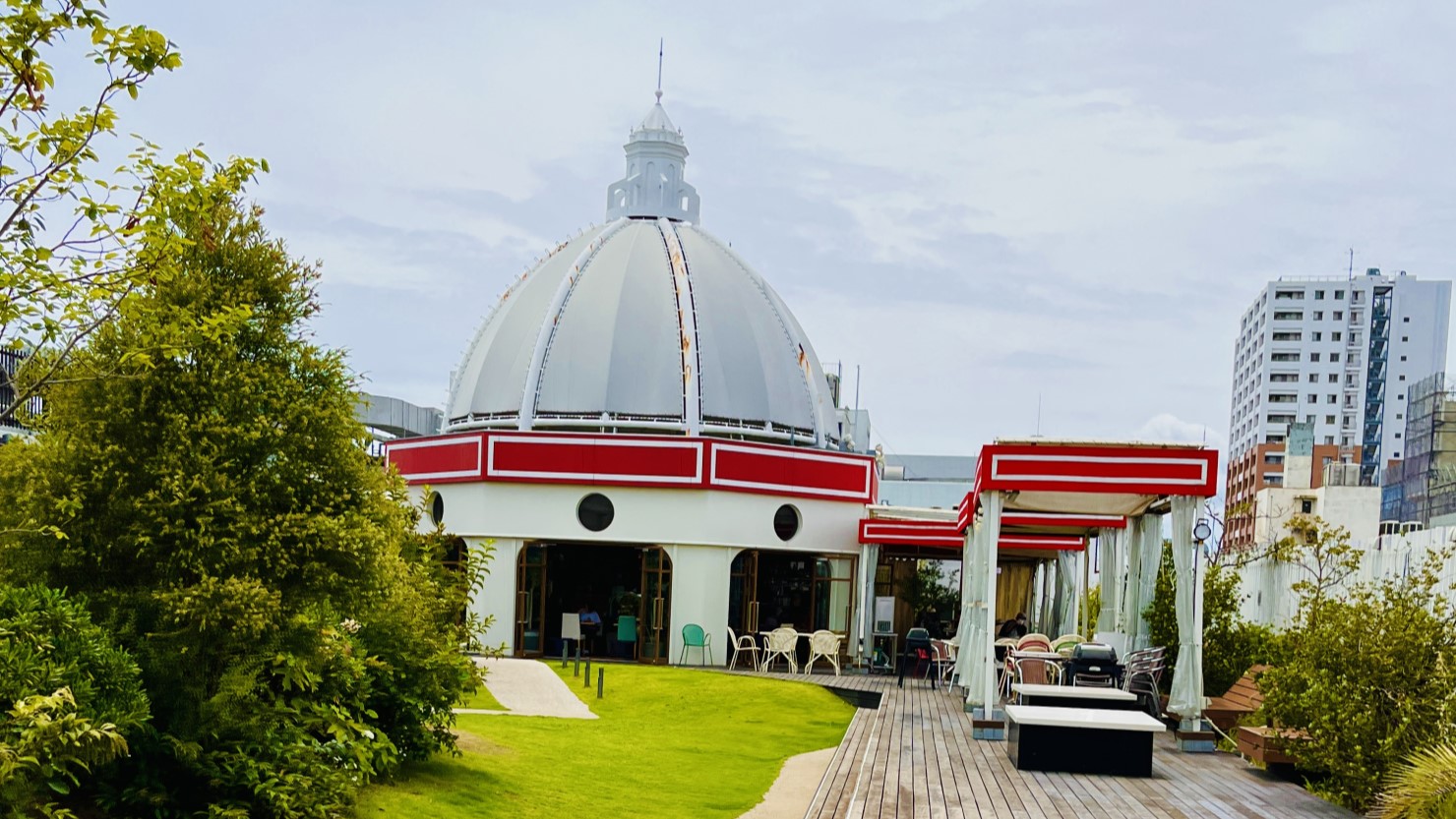 駅ビルラスカ平塚の屋上庭園「ラスカの杜」