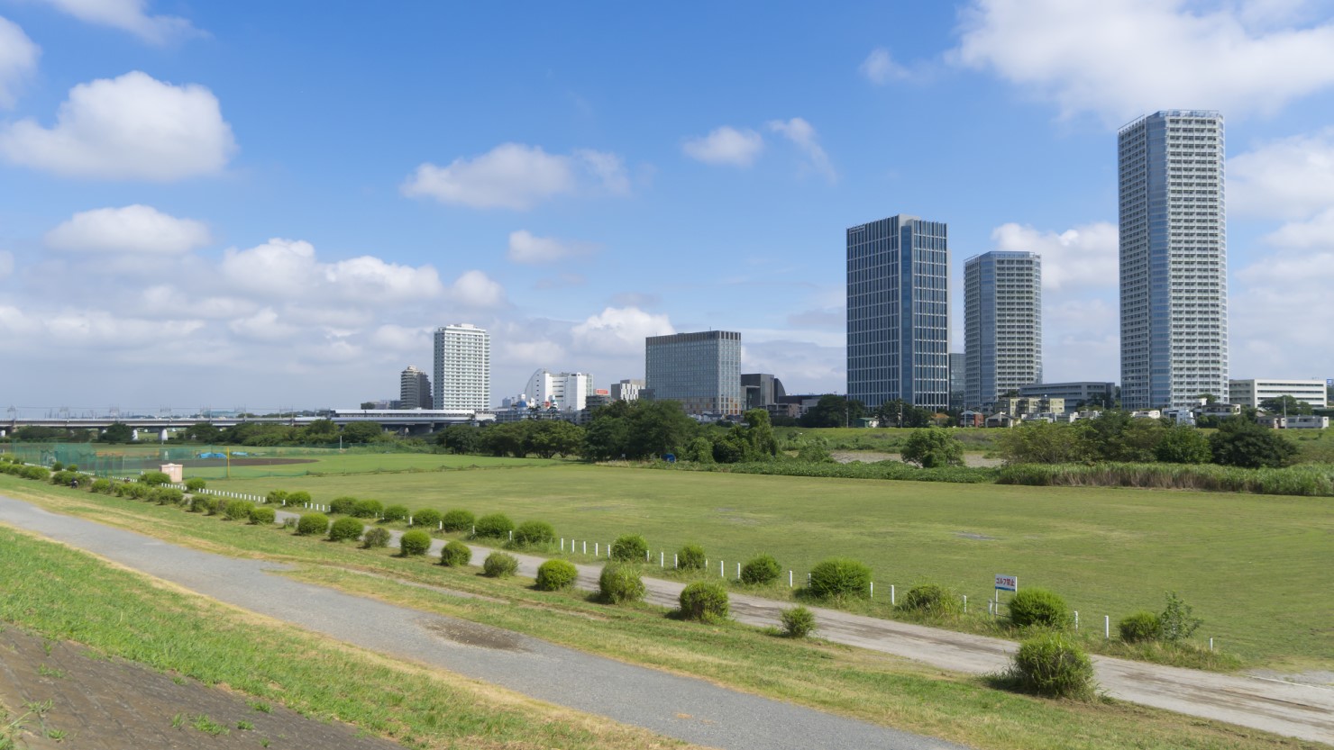 尾山台駅近くから望む多摩川