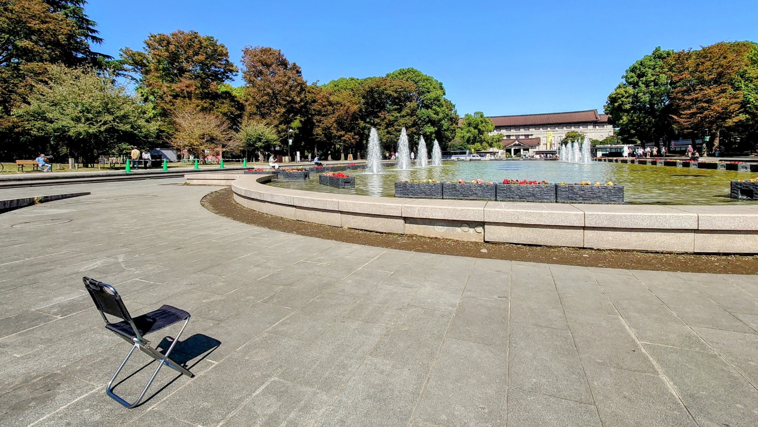 上野恩賜公園の大噴水前でチェアリング