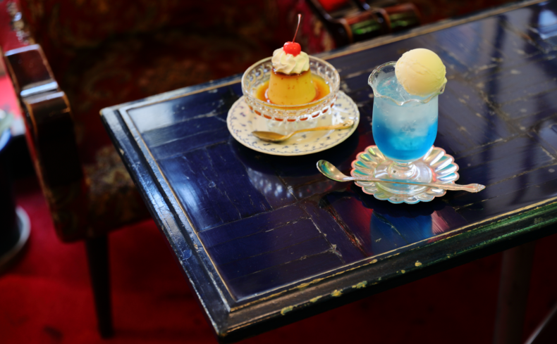 金沢から大阪へ移築。老舗喫茶の内装と空気を受け継ぐ「喫茶 水鯨」へ行ってみた。