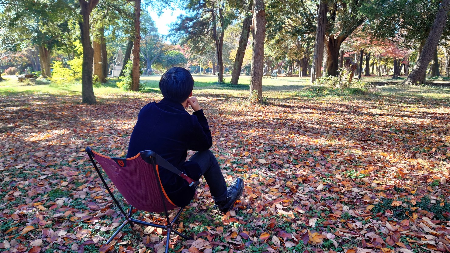 所沢航空記念公園の落ち葉の絨毯でチェアリング