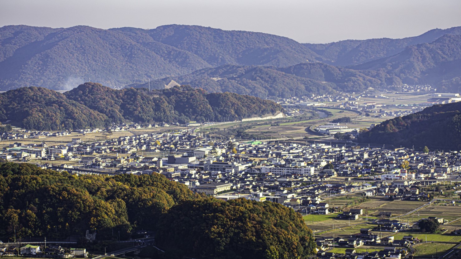空撮した矢掛町中心部周辺