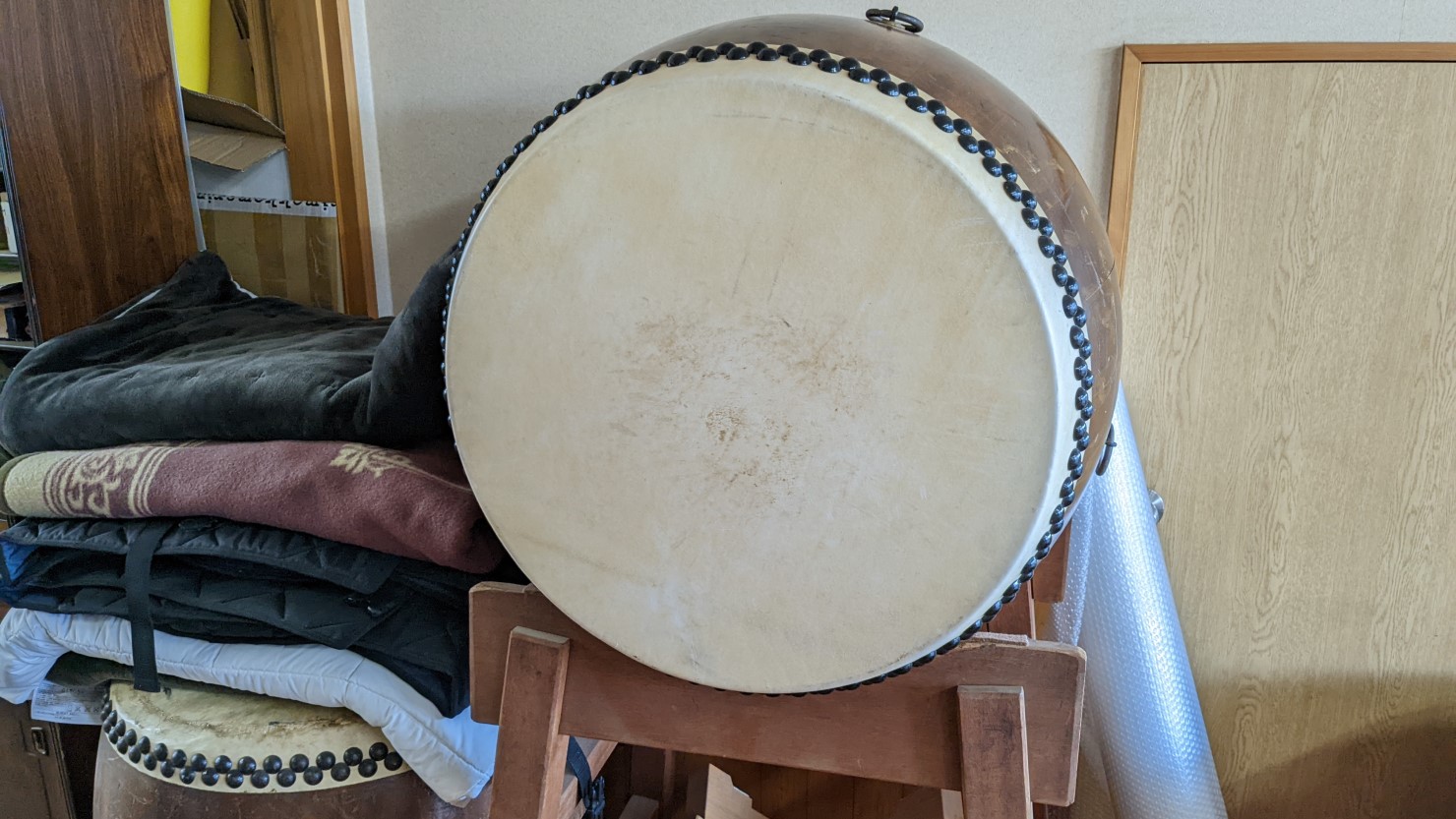 円筒系の形をしている長胴太鼓