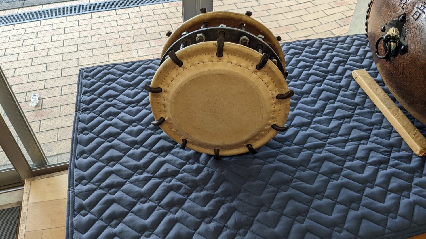 甲高い音が特徴的な締太鼓