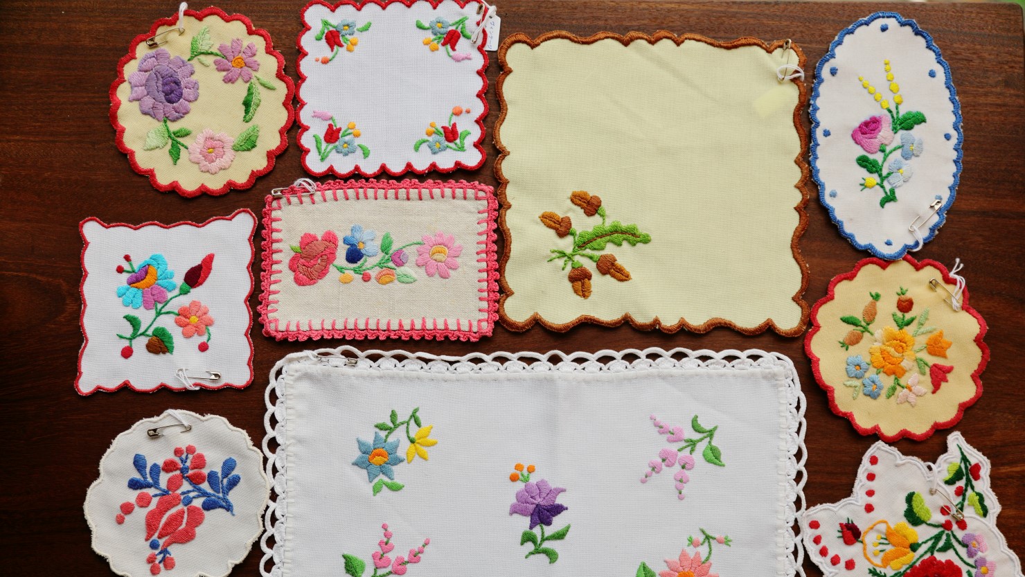 ハンガリーの蚤の市で出合った刺繍たち