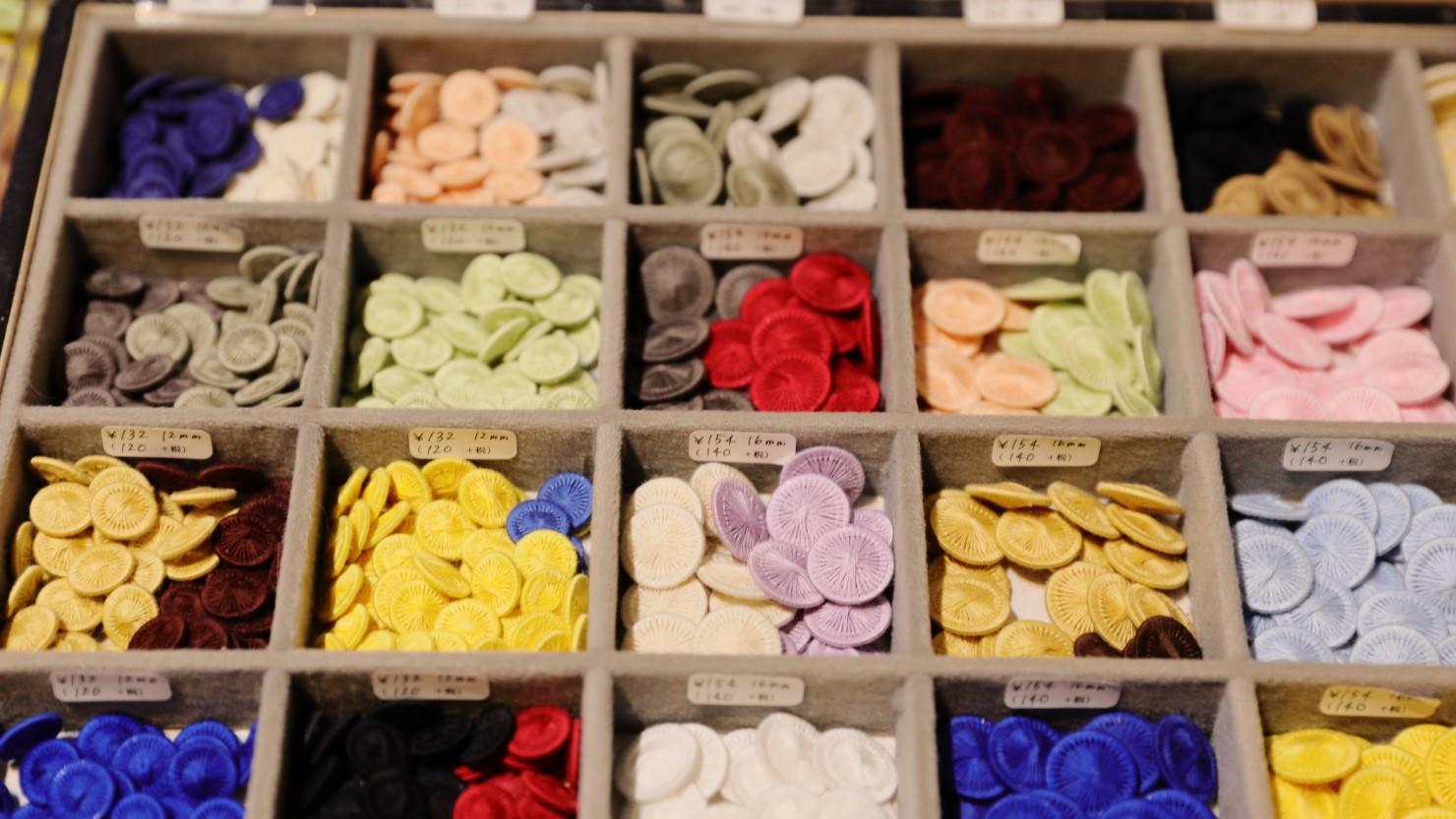 チェコの糸ボタン