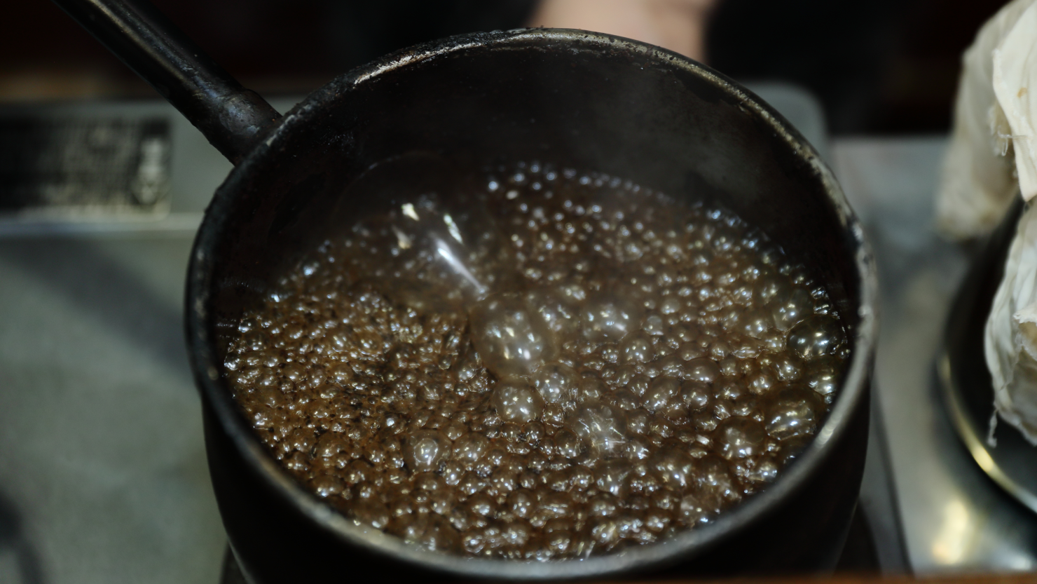 かつてホテルなどでは主流だった「ボイリング法」でコーヒーを抽出